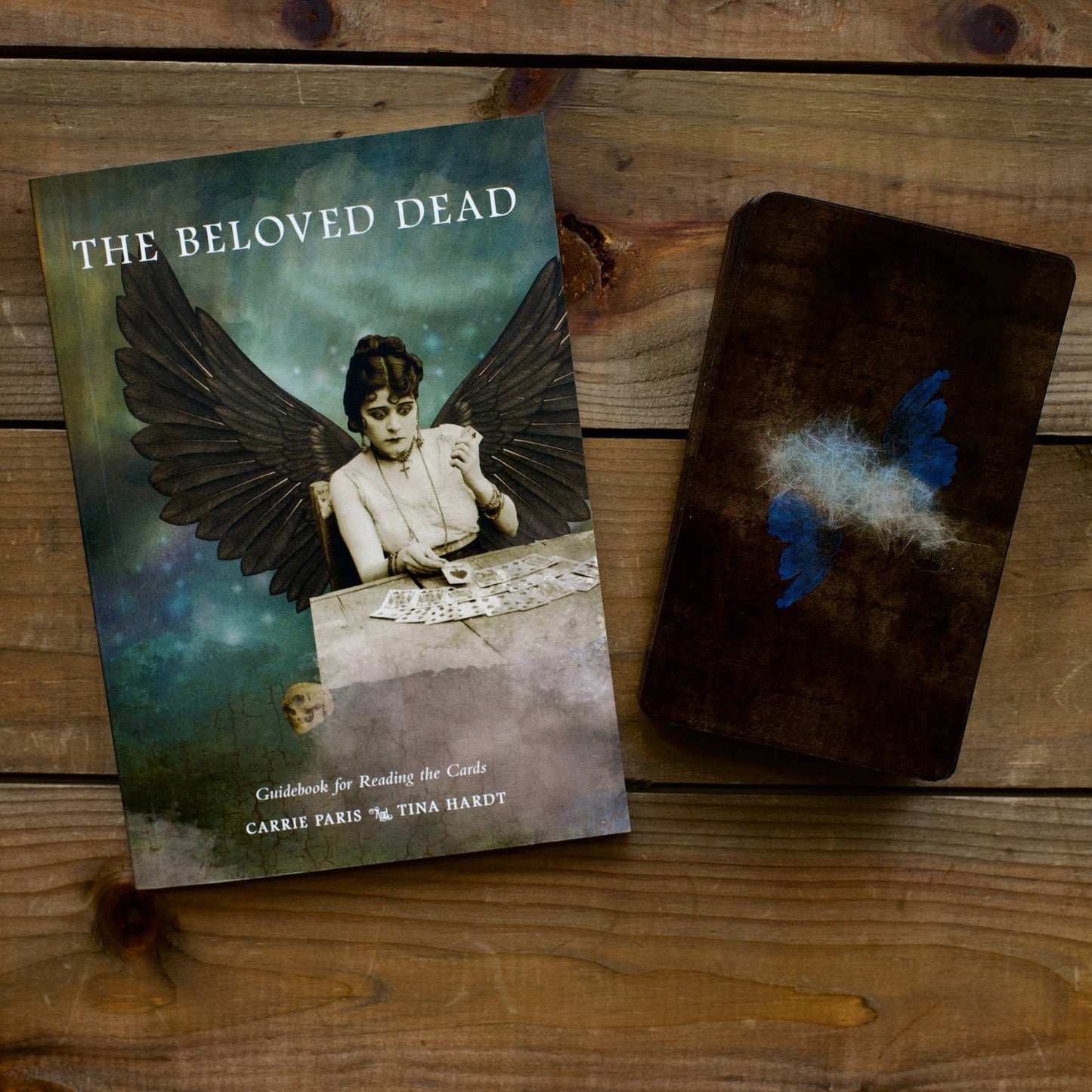 The Beloved Dead Oracle(82 Cards & 144-Page F.C. Guidebook)
