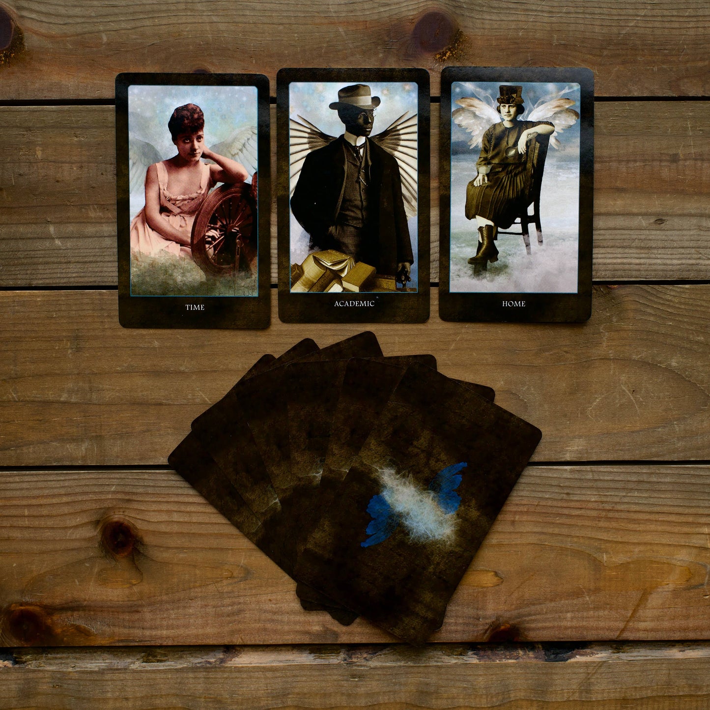 The Beloved Dead Oracle(82 Cards & 144-Page F.C. Guidebook)